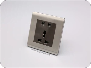 Zásuvka s 2 a 3 kolíkmi